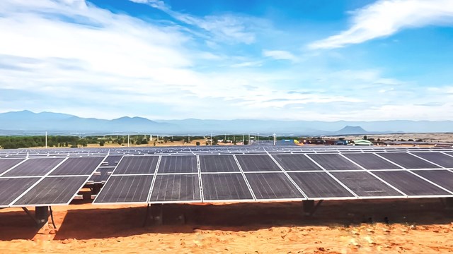 Nhà máy điện mặt trời Hồng Liêm 3 do Tập đoàn Hawee làm tổng thầu thi công vớicông suất 50MWp, được xây dựng tại xã xã Hồng Liêm, huyện Hàm Thuận Bắc, tỉnh Bình Thuận.