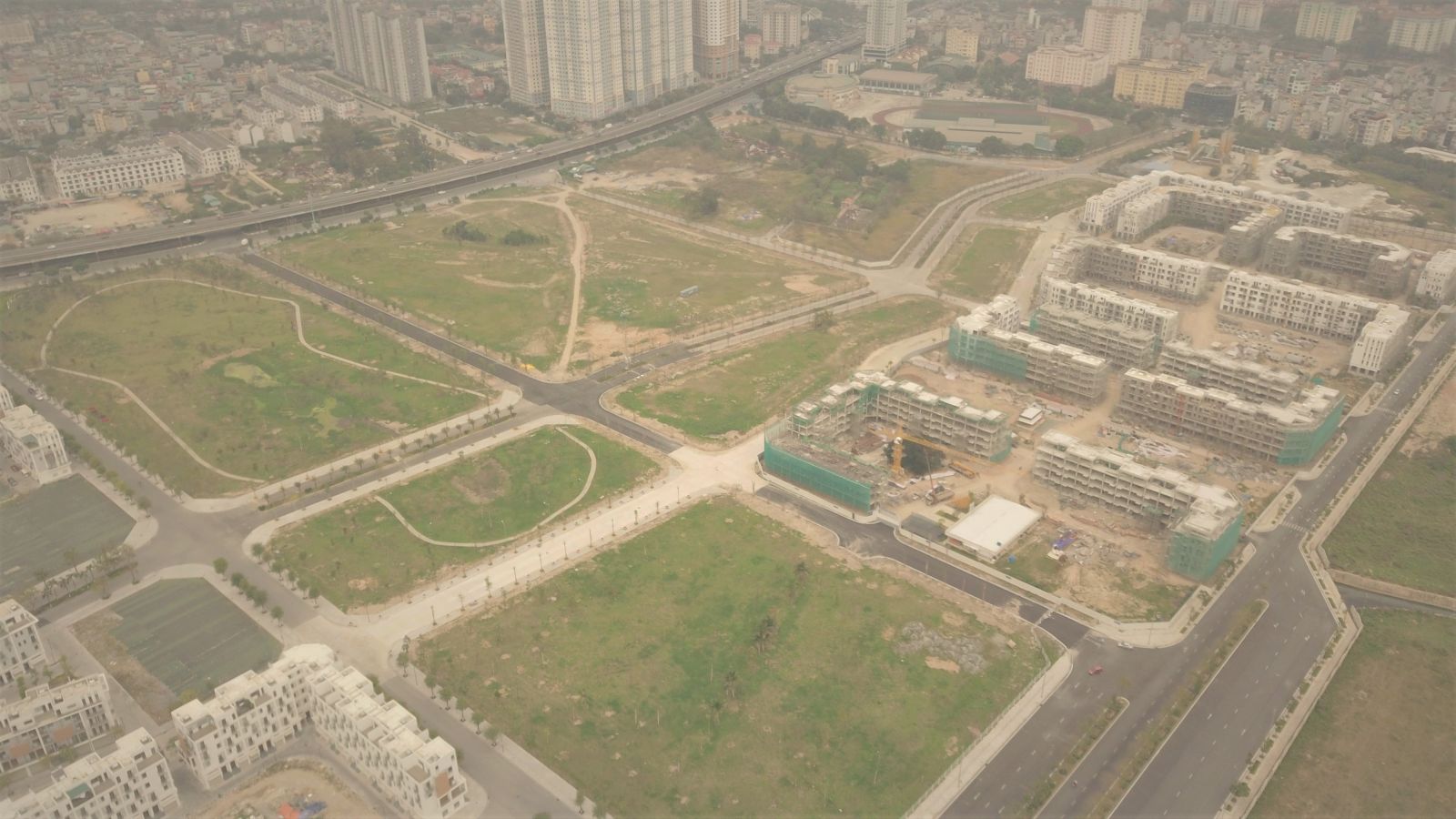 Dự án The Manor Central Park nằm kế bên khu đất được quy hoạch công viên Chu Văn An được chủ đầu tư xây dựng nhanh chóng và bán với giá cao.