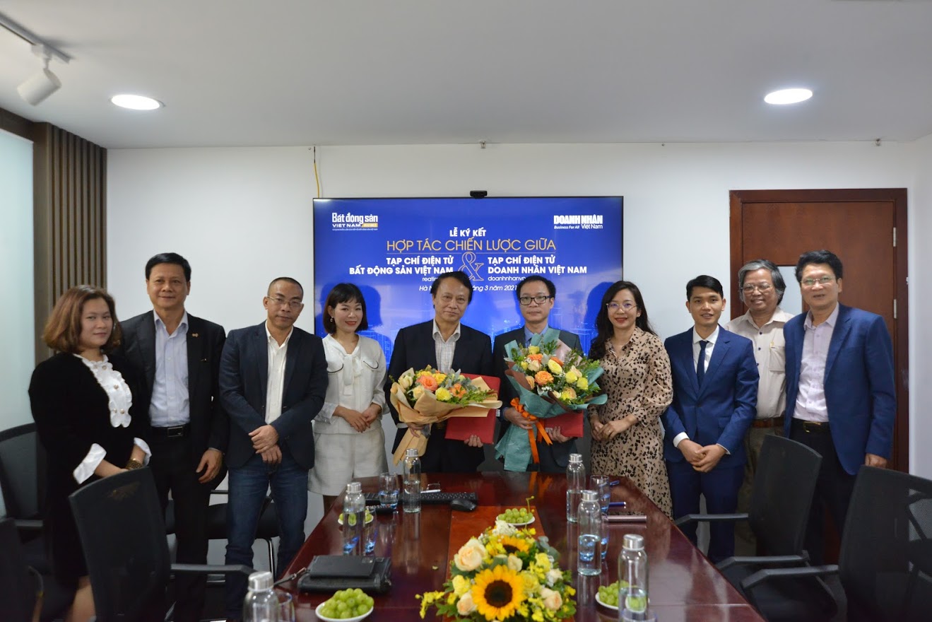 Tạp chí điện tử Bất động sản Việt Nam ký kết hợp tác với Tạp chí doanh nhân Việt Nam.