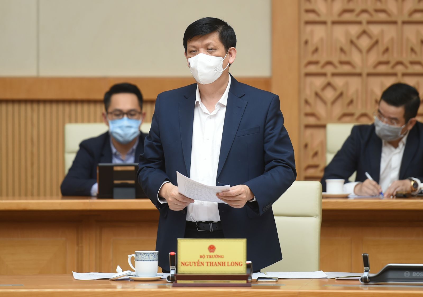 Bộ trưởng Bộ Y tế Nguyễn Thanh Long báo cáo tại cuộc họp phòng chống Covid-19 chiều mùng 4 Tết Tân Sửu