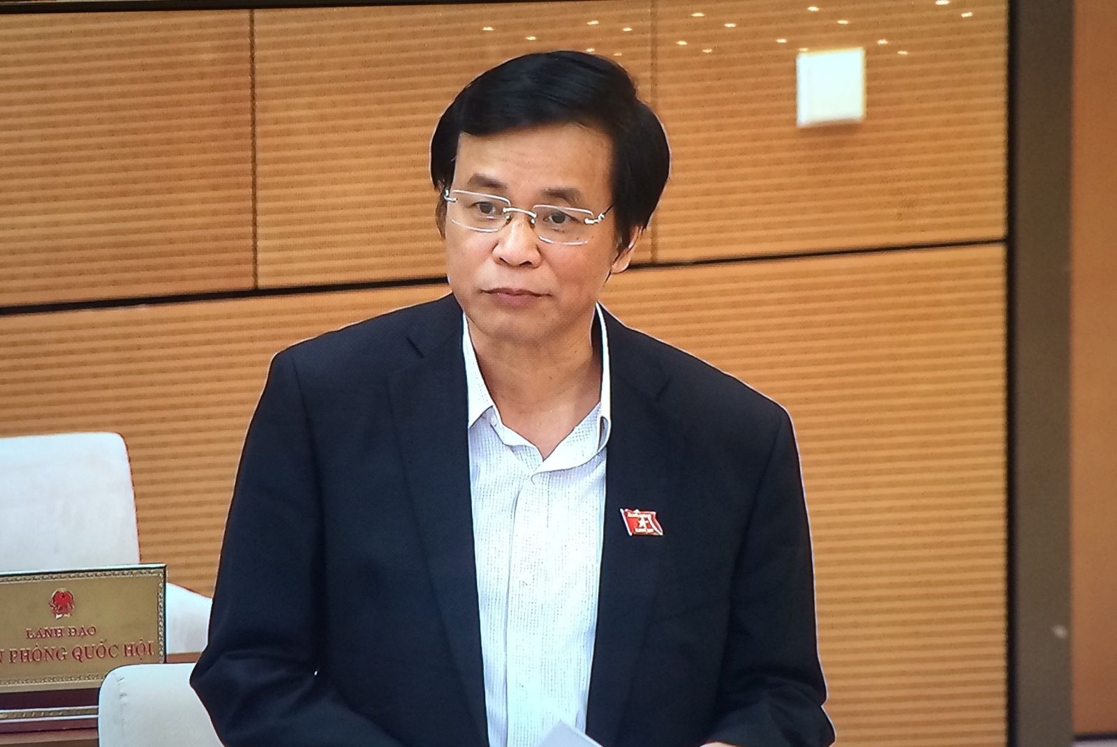 Tổng Thư ký Quốc hội, Chủ nhiệm Văn phòng Quốc hội Nguyễn Hạnh Phúc trình bày dự thảo Báo cáo.