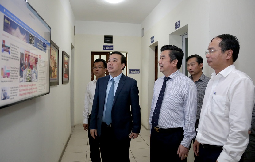 Phó Chủ tịch UBND TP. Hà Nội Chử Xuân Dũng thăm báo Kinh tế & Đô thị 
