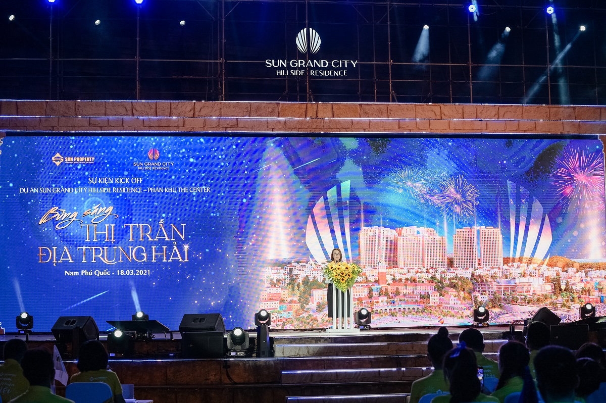 Bà Nguyễn Ngọc Thúy Linh - Phó Tổng Giám đốc thường trực Sun Property (thành viên của Tập đoàn Sun Group) chia sẻ tại sự kiện.