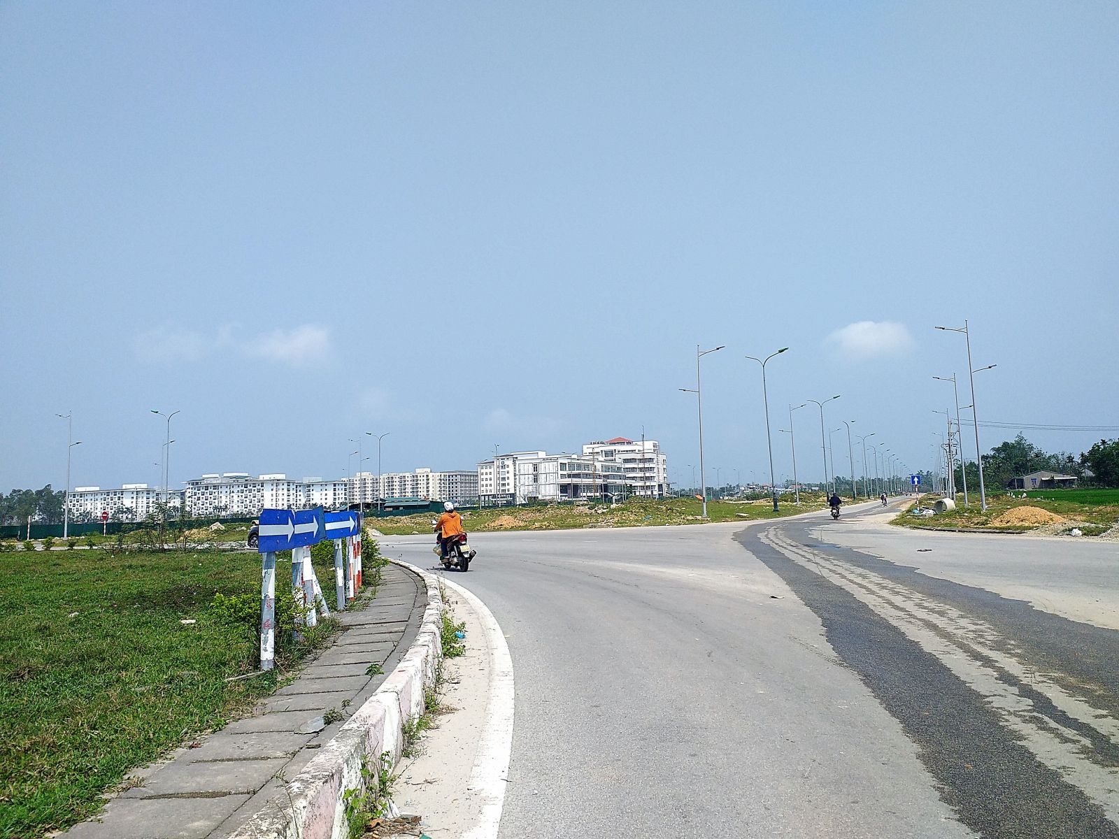 Khu vực giao lộ vòng xuyến đường Tố Hữu – Võ Nguyên Giáp