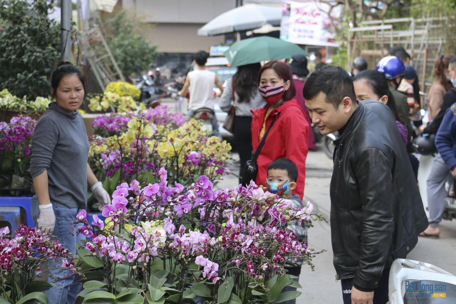 Chợ hoa Vạn phúc