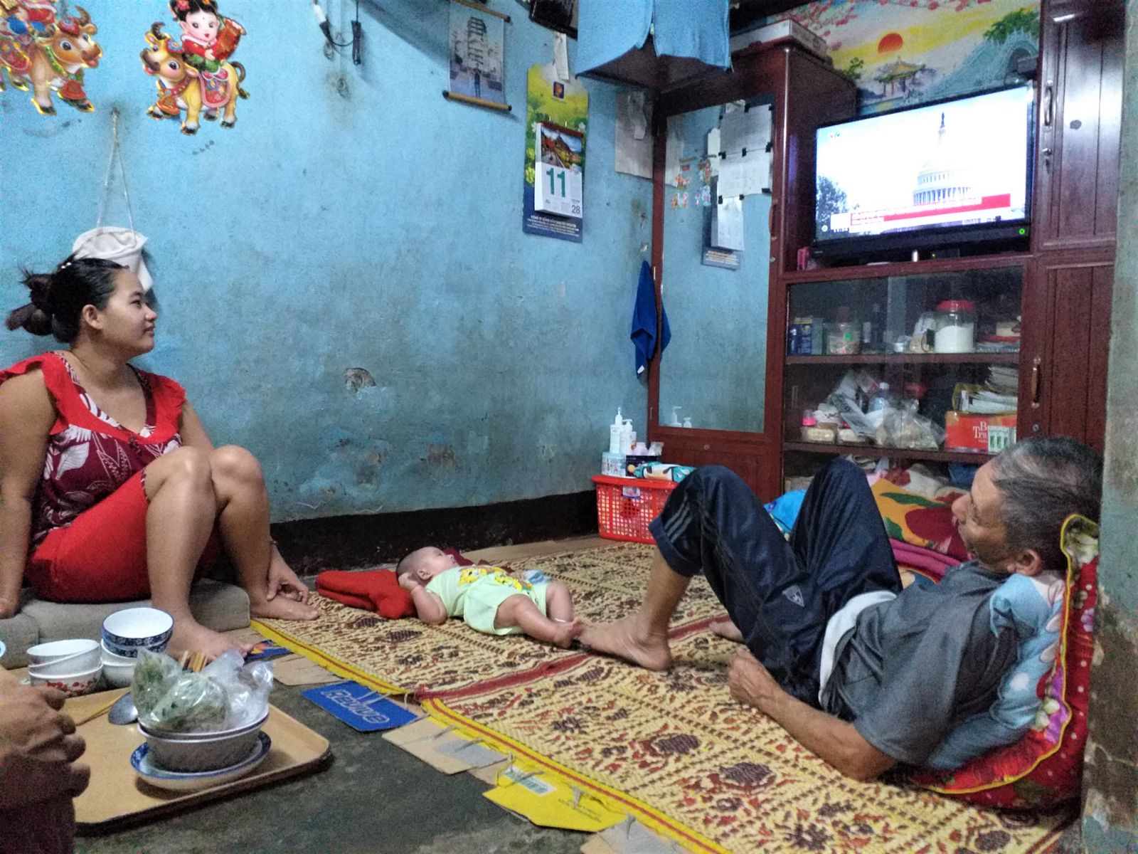 Nhiều thế hệ sống cùng nhau trong một ngôi nhà chật chội ở phố Trần Huy Liệu