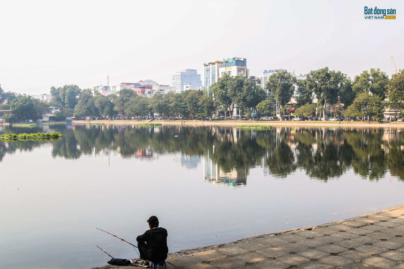 Mặt hồ Thiền Quang