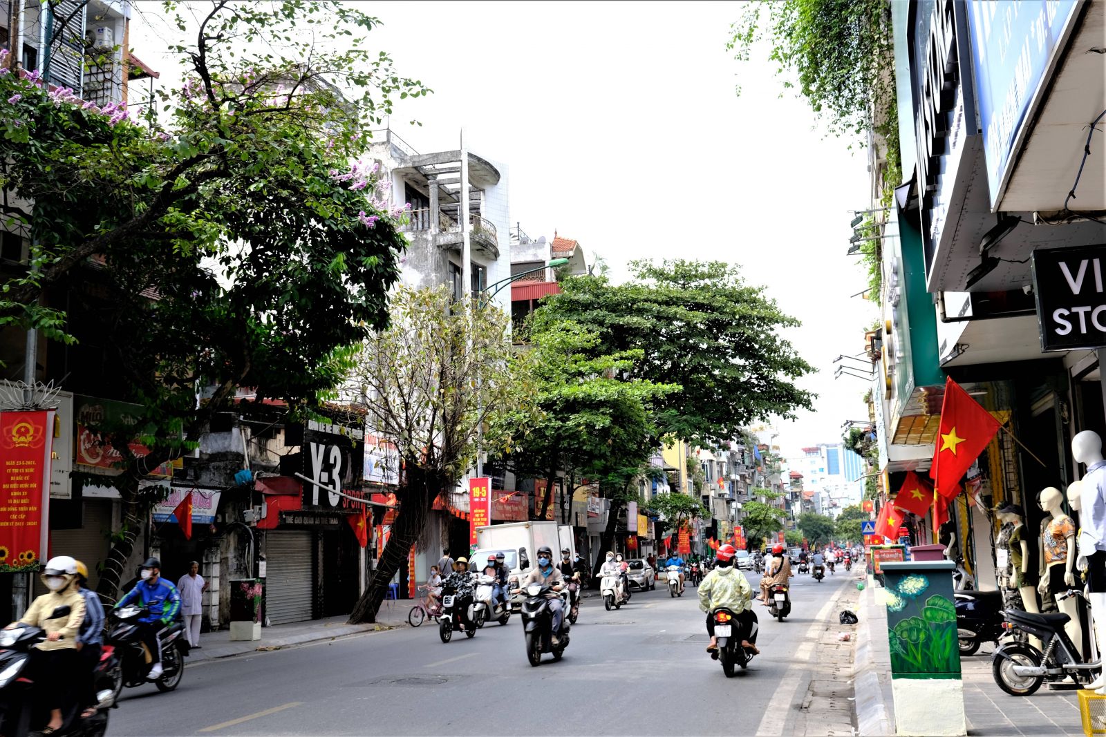Phố phường Hà Nội nô nức chờ đón ngày bầu cử