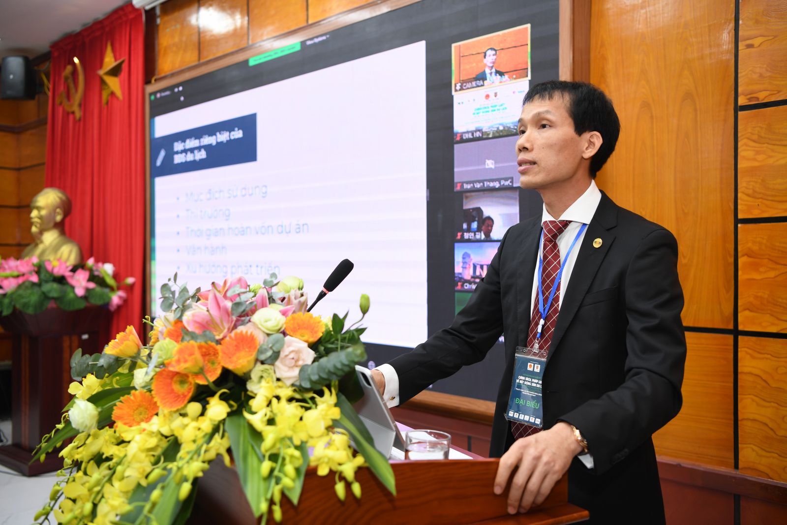 Ông Đoàn Văn Bình, Phó Chủ tịch Hiệp hội Bất động sản Việt Nam trình bày tham luận