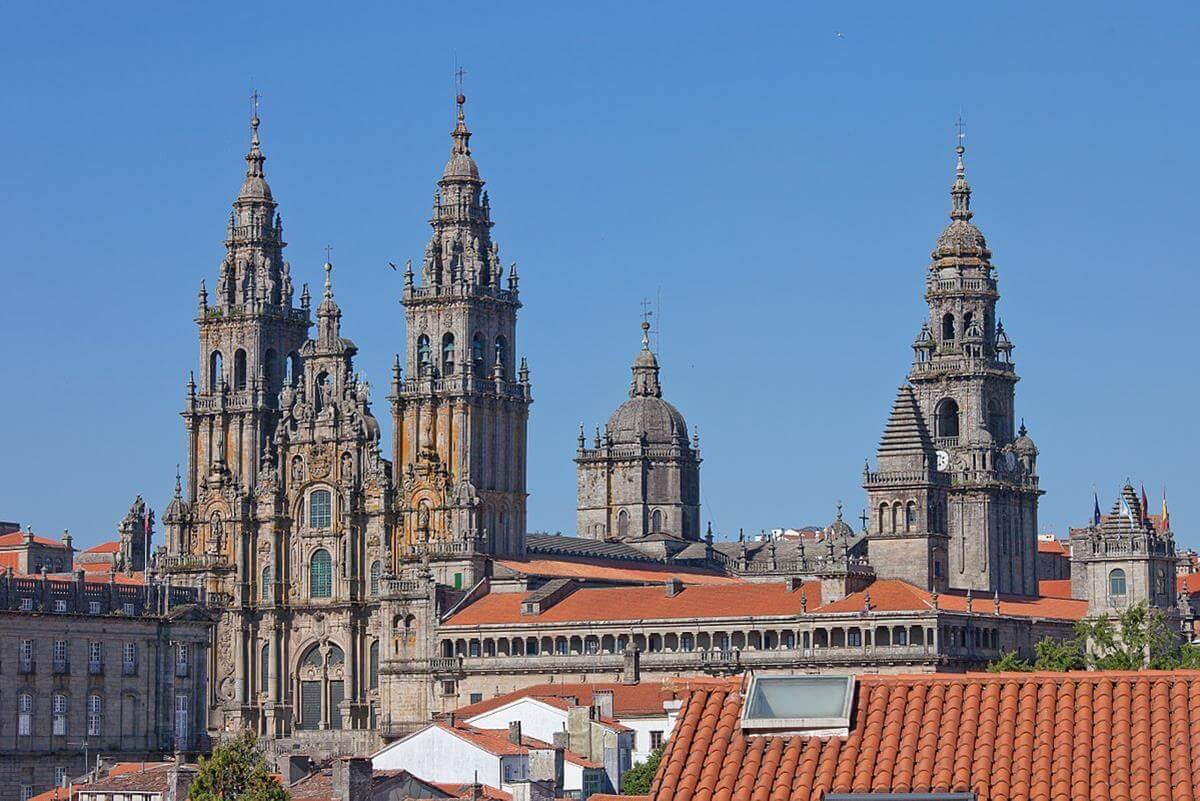Nhà thờ Santiago de Compostela với các đặc điểm nổi bật và hiện đại