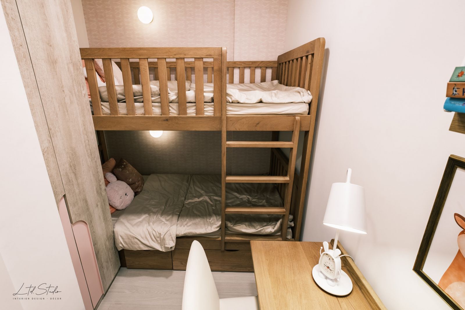 Phòng ngủ nhỏ cho bé có giường tầng