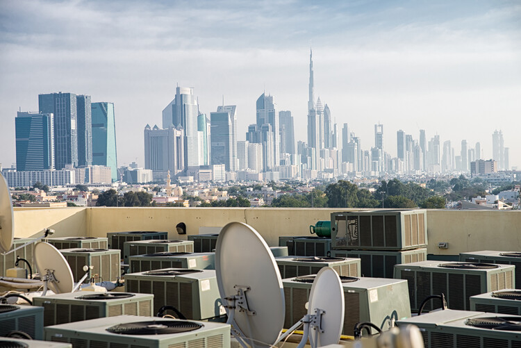 Những tòa nhà chọc trời ở Dubai. (Ảnh: Badahos qua Shutterstock)