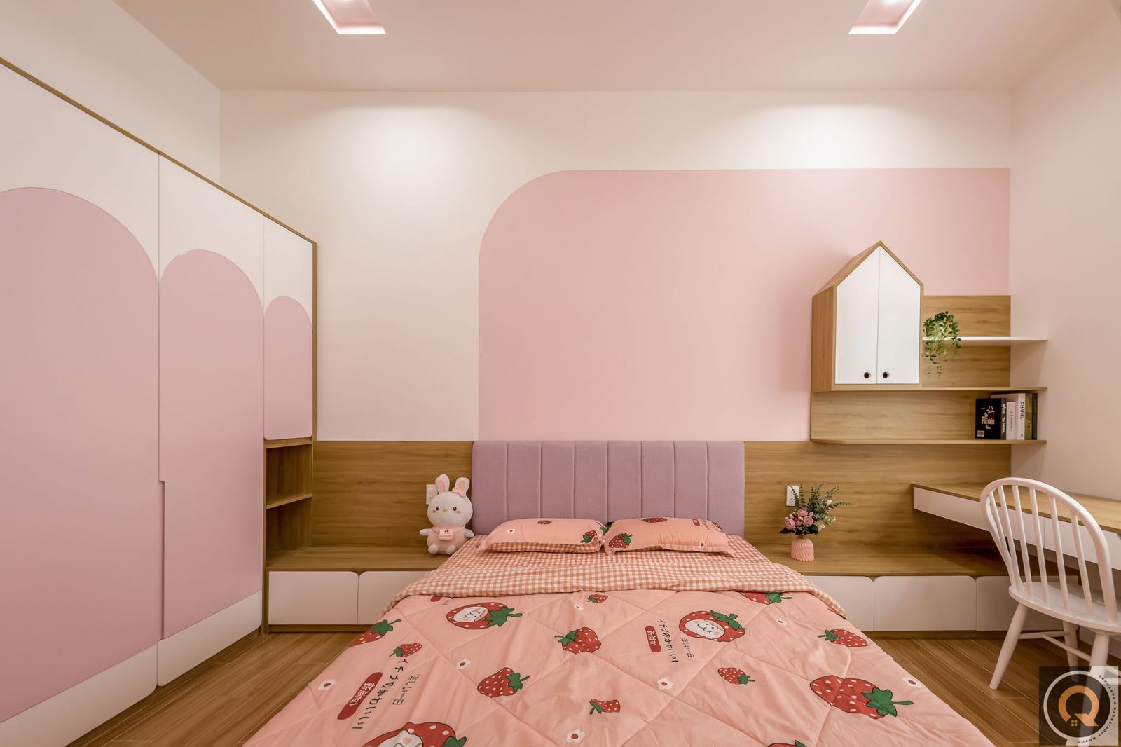 Phòng ngủ màu hồng.