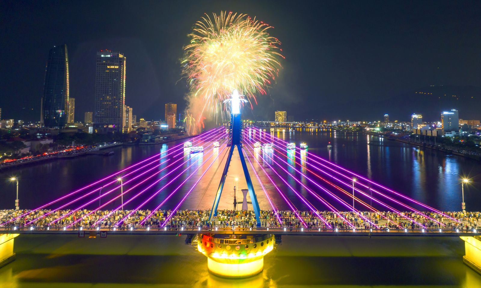 Lễ hội pháo hoa quốc tế Đà Nẵng là một trong những điểm sáng của du lịch Việt Nam nửa đầu năm.