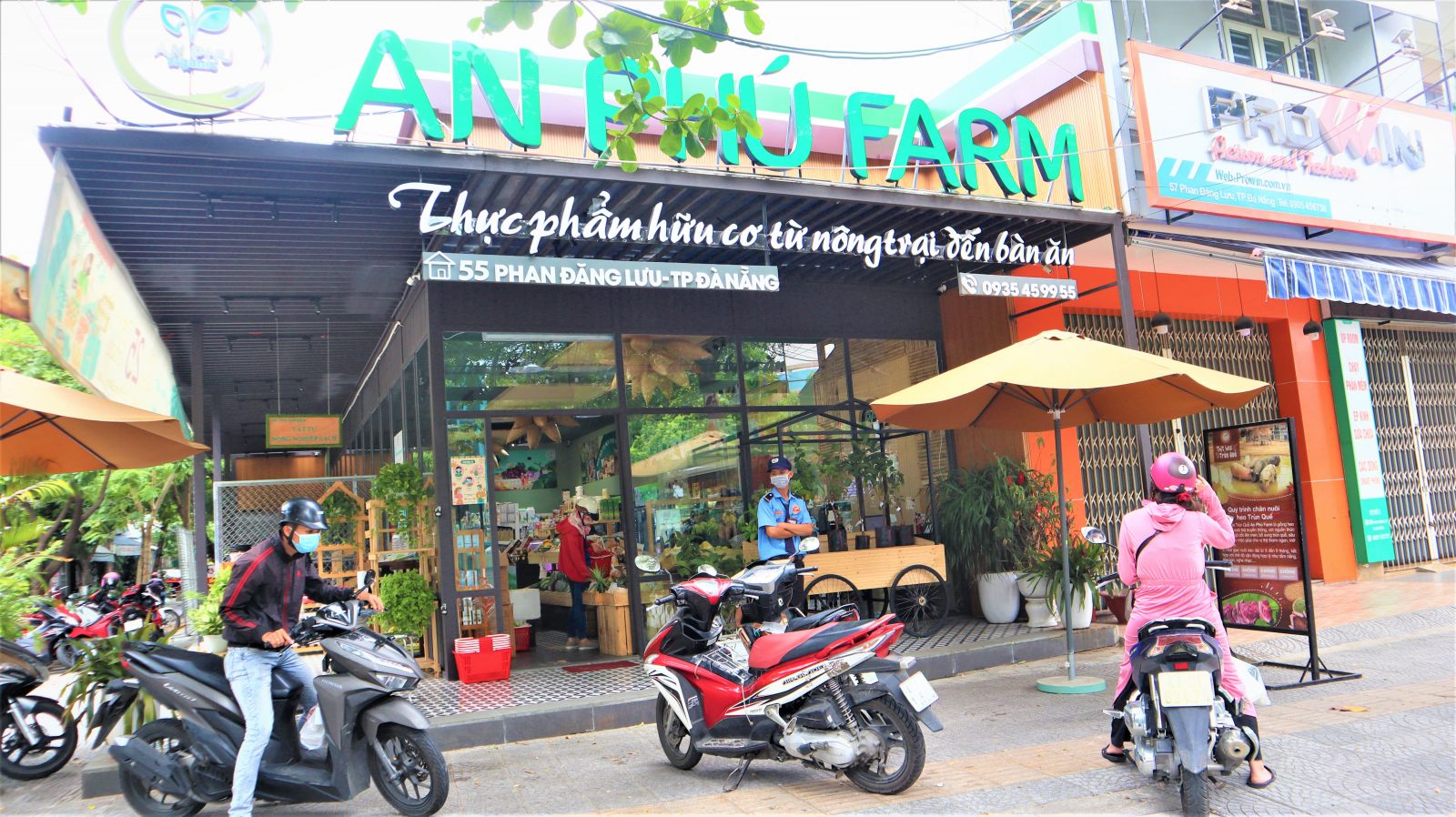 Hiện nay, các cửa hàng của An Phú Farm tại Đà Nẵng có xe tải lạnh để giao hàng và có trên 10 shipper, đảm bảo thực phẩm được giao nhanh nhất có thể.
