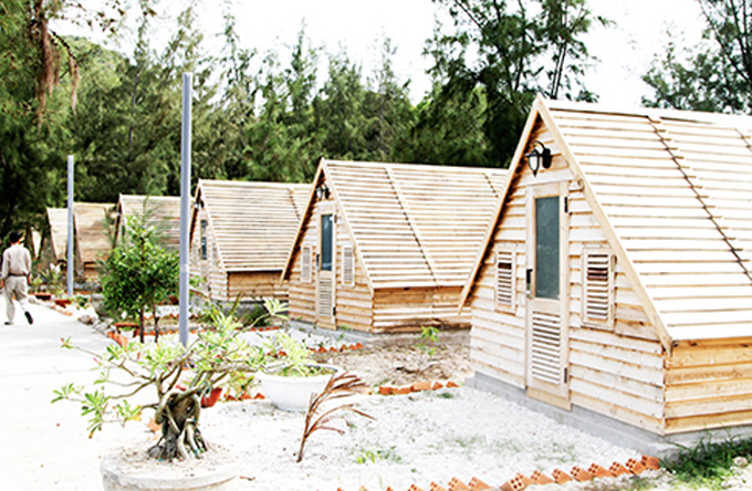 Một số căn nhà gỗ thuộc dự án du lịch sinh thái nghỉ dưỡng Bình Ba được xây dựng từ năm 2016