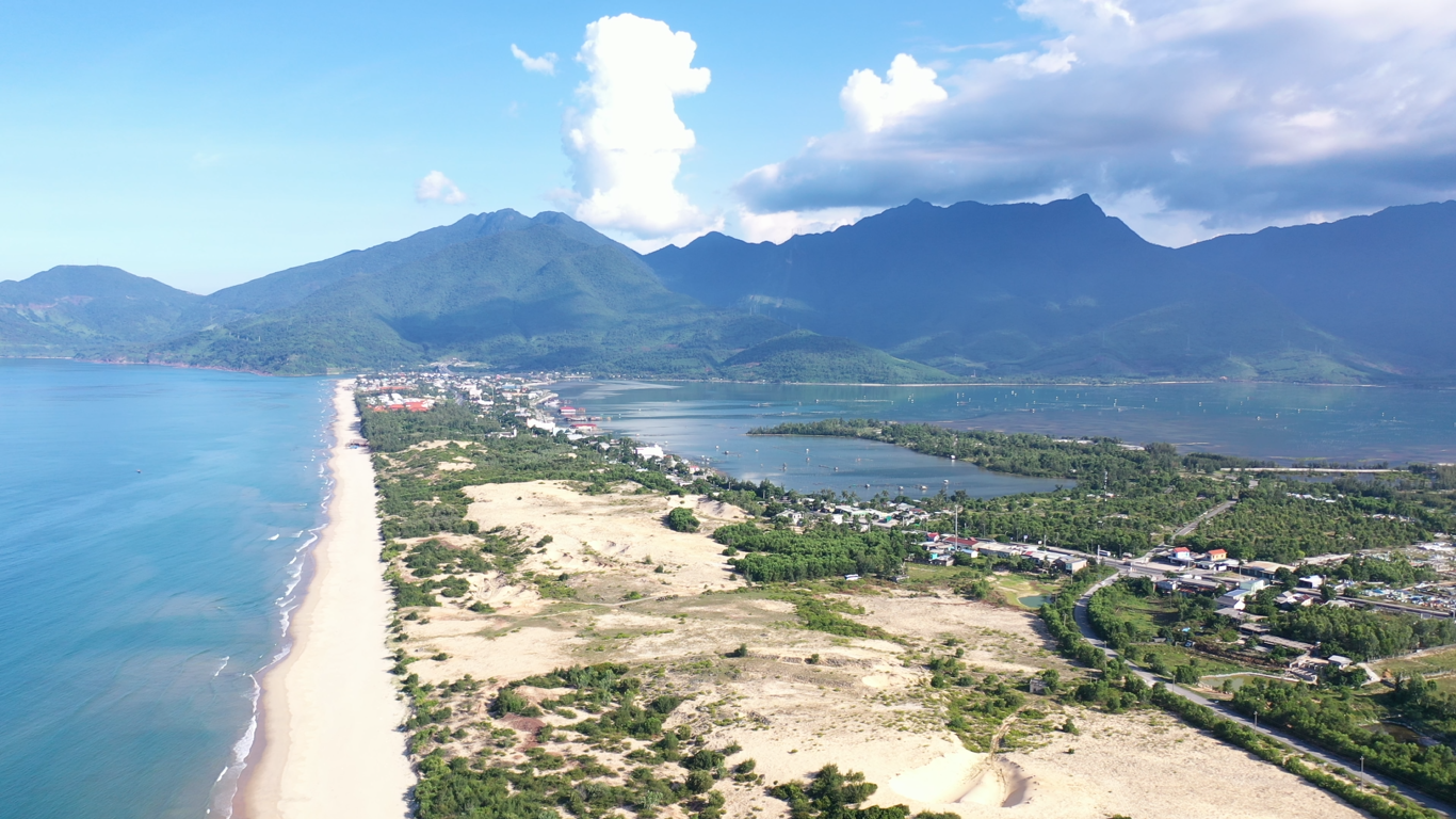 Thừa Thiên - Huế có tiềm năng lớn trong phát triển các đô thị ven biển.