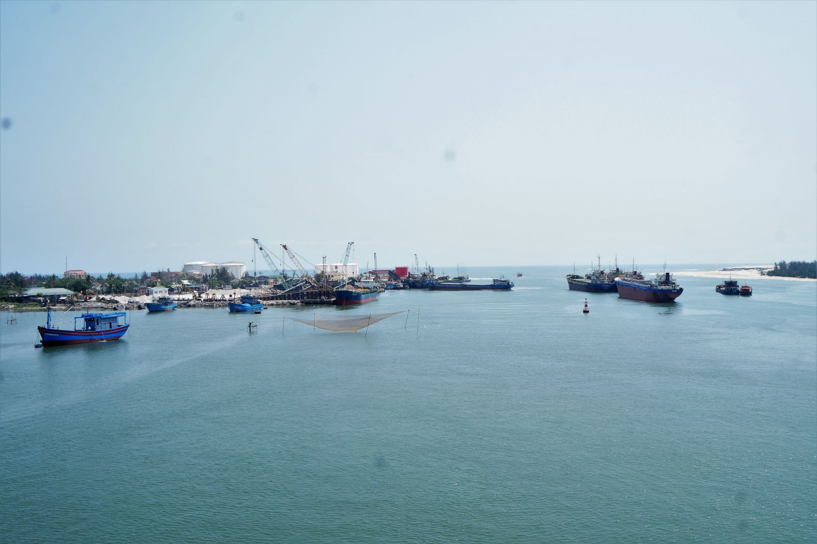 Cảng Cửa Việt, nằm trong định hướng xây dựng chuỗi phát triển hỗn hợp thương mại, dịch vụ, du lịch, logistics, cảng biển, hậu cần nghề cá tỉnh Quảng Trị 