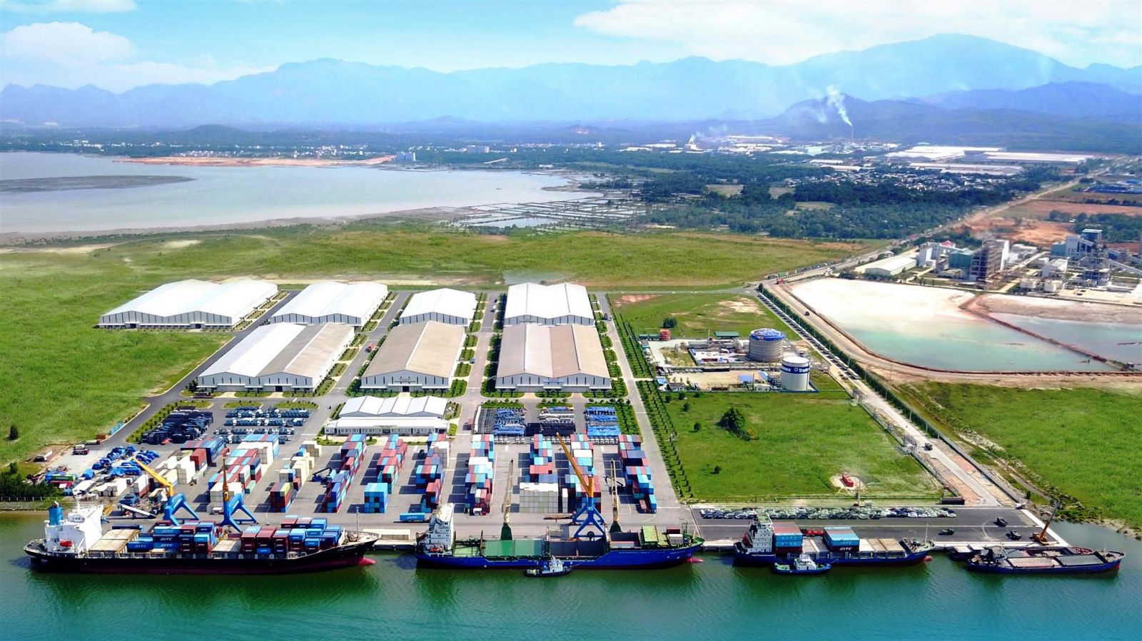 Cảng Tam Hiệp nằm trong Khu kinh tế mở Chu Lai.
