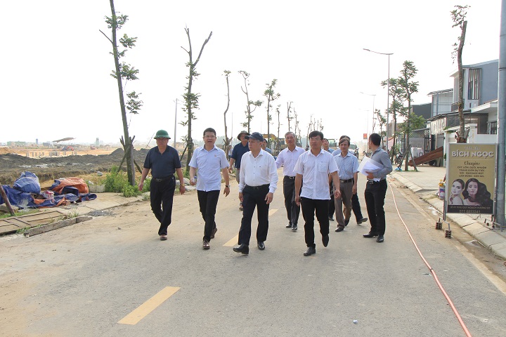 Chủ tịch UBND tỉnh Thừa Thiên - Huế Phan Ngọc Thọ cùng lãnh đạo TP. Huế kiểm tra công tác xây dựng hạ tầng kỹ thuật khu dân cư Bắc Hương Sơ
