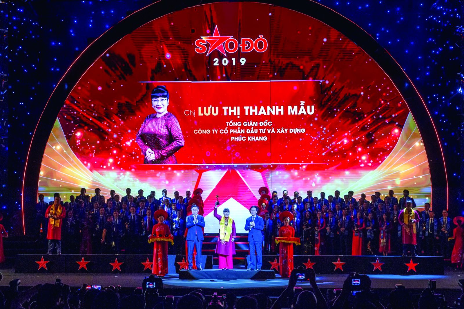 Bà Lưu Thị Thanh Mẫu đạt giải thưởng Sao Đỏ – Top10 doanh nhân trẻ xuất sắc nhất năm 2019