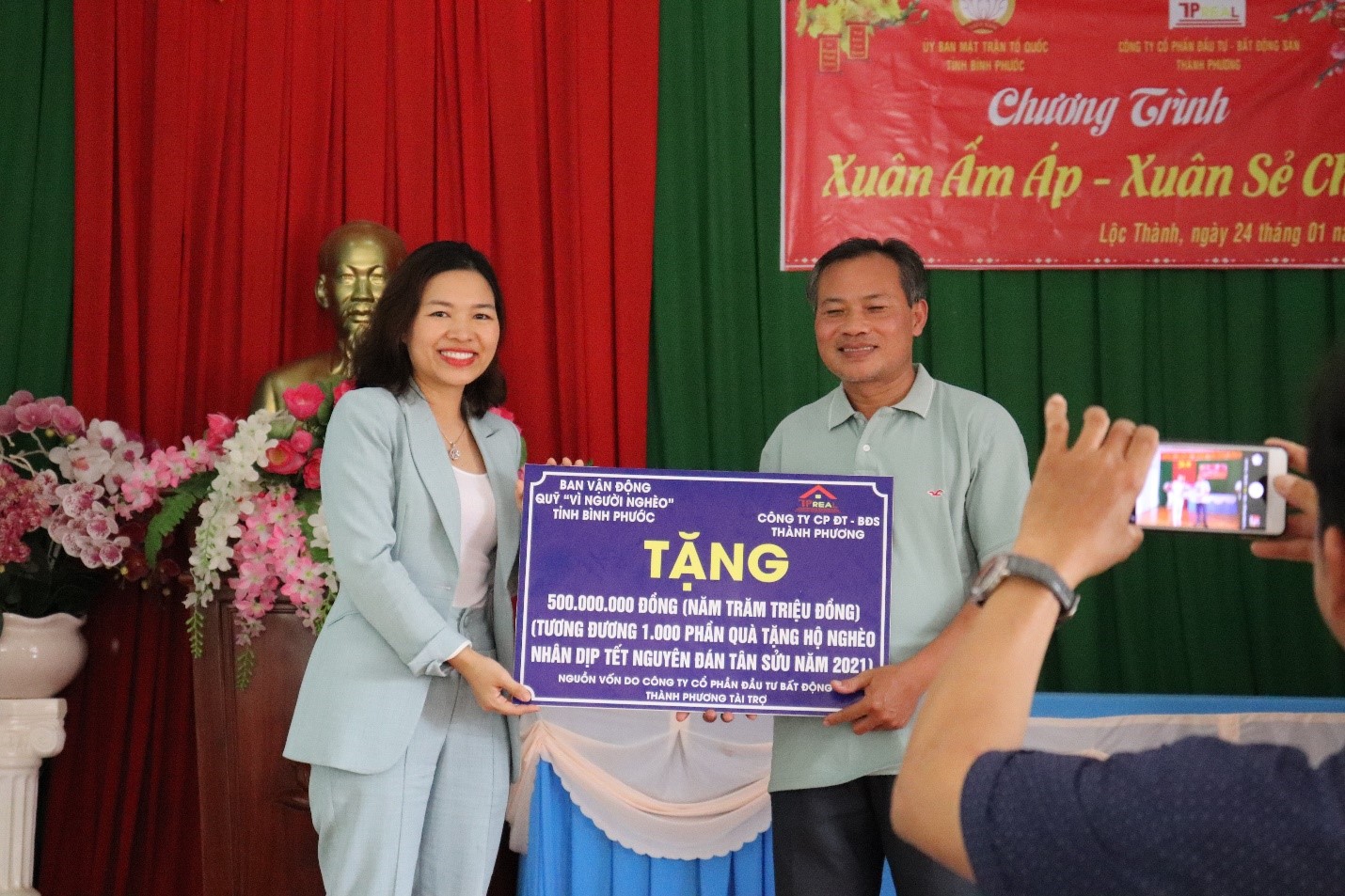 Thành Phương ủng hộ Quỹ “Vì người nghèo” tỉnh Bình Phước