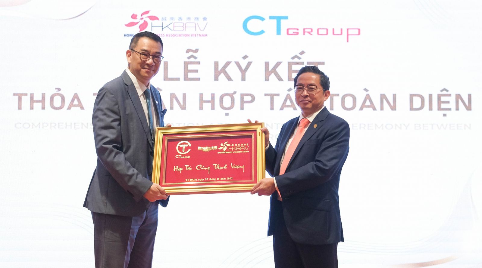 CT Group và Hiệp Hội Doanh nghiệp Hồng Kông Việt Nam trở thành đối tác toàn diện của nhau, đảm bảo hợp tác lâu dài, bền vững để phát triển các tiềm năng sẵn có.