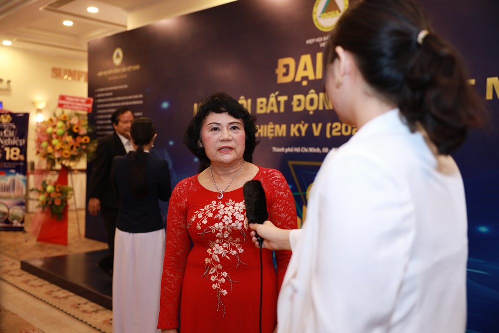 Bà Hồng Thị Kim Tuyến, Chủ tịch HĐTV Công ty TNHH Đầu tư và Địa ốc Hồng Kim Tài