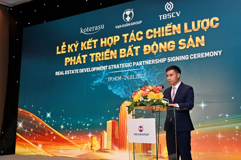Ông Đoàn Văn Hoạt - Tổng giám đốc Vạn Xuân Group chia sẻ tại lễ ký kết