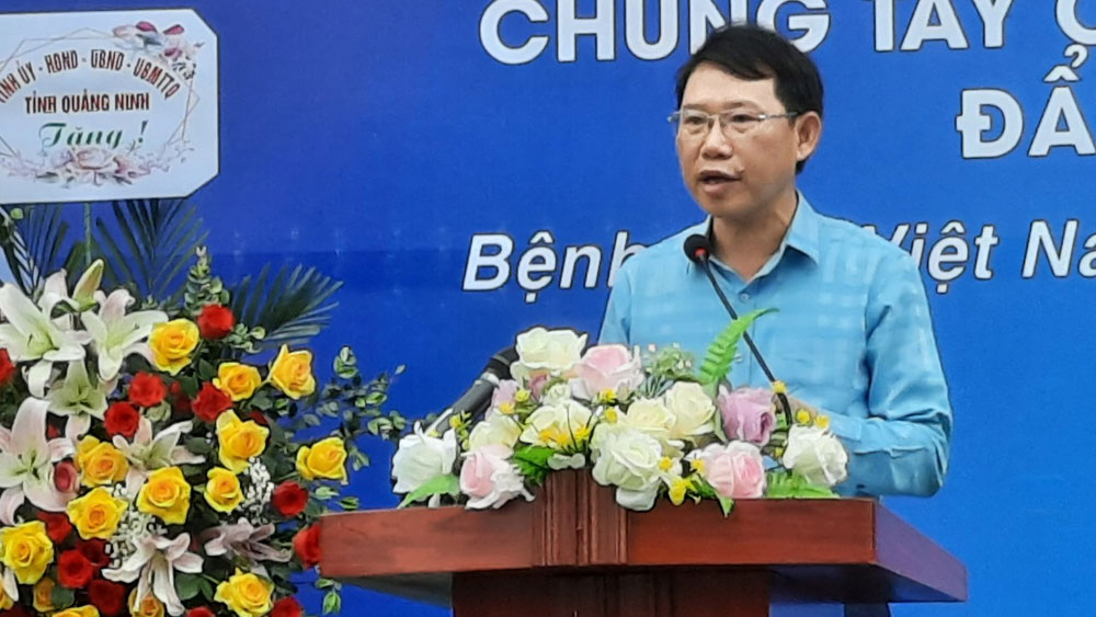 Ông Lê Ánh Dương - Chủ tịch UBND tỉnh Bắc Giang ghi nhận những tình cảm, nghĩa cử cao đẹp mà Đảng bộ, chính quyền tỉnh Quảng Ninh dành cho tỉnh