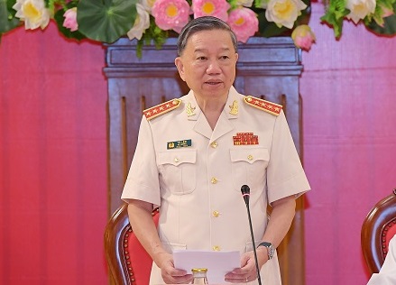 Bộ trưởng Tô Lâm: Đảng ủy Công an Trung ương nguyện đoàn kết một lòng, thực hiện thắng lợi các nhiệm vụ cao cả mà Đảng, Nhà nước và nhân dân đã tin tưởng giao phó. 