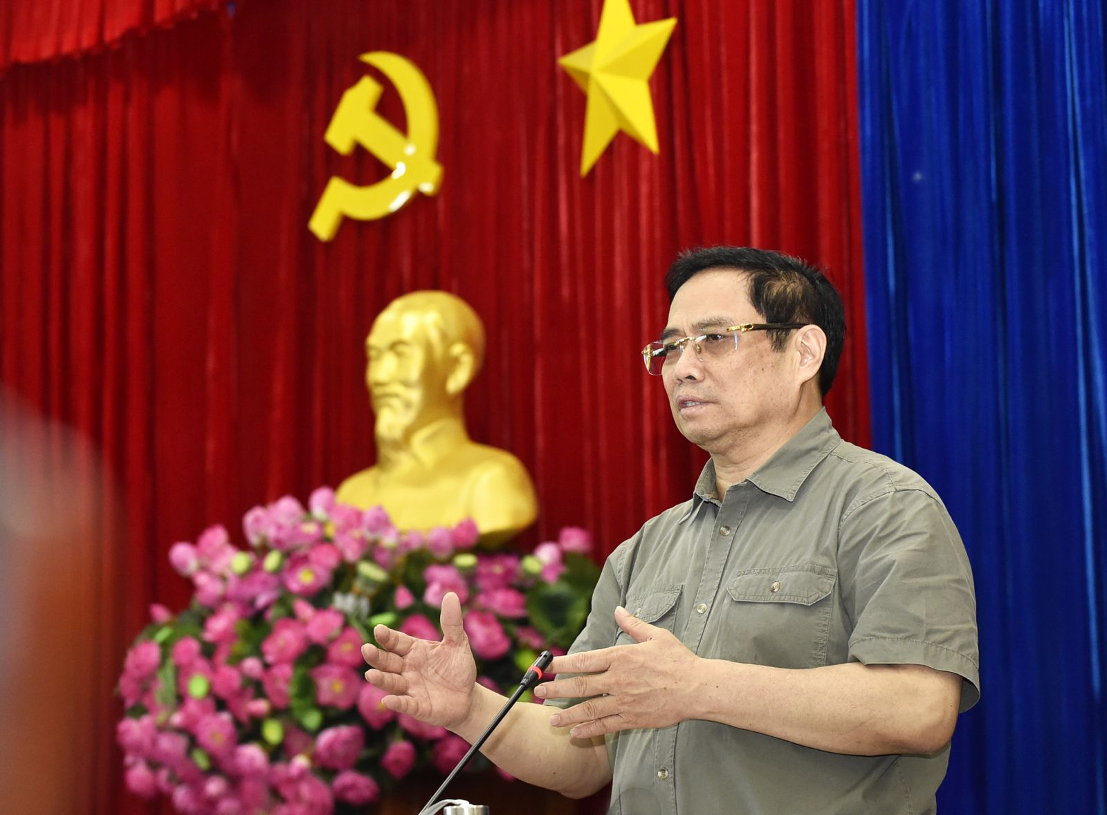 Thủ tướng Phạm Minh Chính: Bình Dương là một địa bàn trọng điểm được Chính phủ quan tâm trong việc phòng chống dịch, phát triển kinh tế - xã hội, bảo đảm sức khỏe cho người dân, bảo đảm hiệu quả.