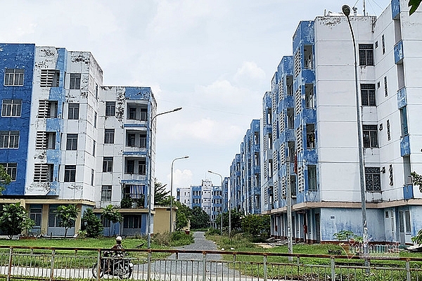 Cả ngàn căn hộ tại khu tái định cư Vĩnh Lộc B, huyện Bình Chánh vẫn chưa sử dụng.