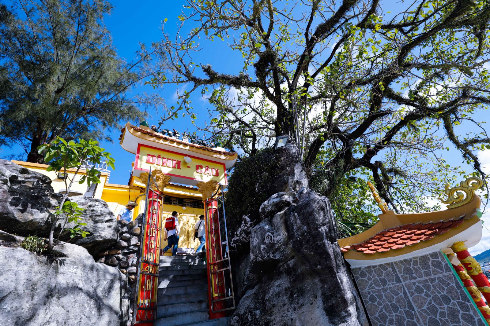 Dinh Cậu là ngôi đền cổ kính nằm tại khu phố 2, thị trấn Dương Đông, nơi từ lâu đã được biết là một trong những địa điểm du lịch tâm linh ở Phú Quốc… 