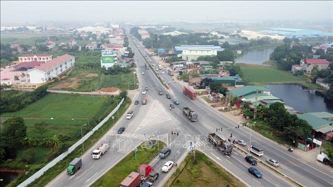 Đường trục Mê Linh nối với Quốc lộ 2 đoạn qua xã Đạo Đức, huyện Bình Xuyên đến thành phố Vĩnh Yên, Vĩnh Phúc.