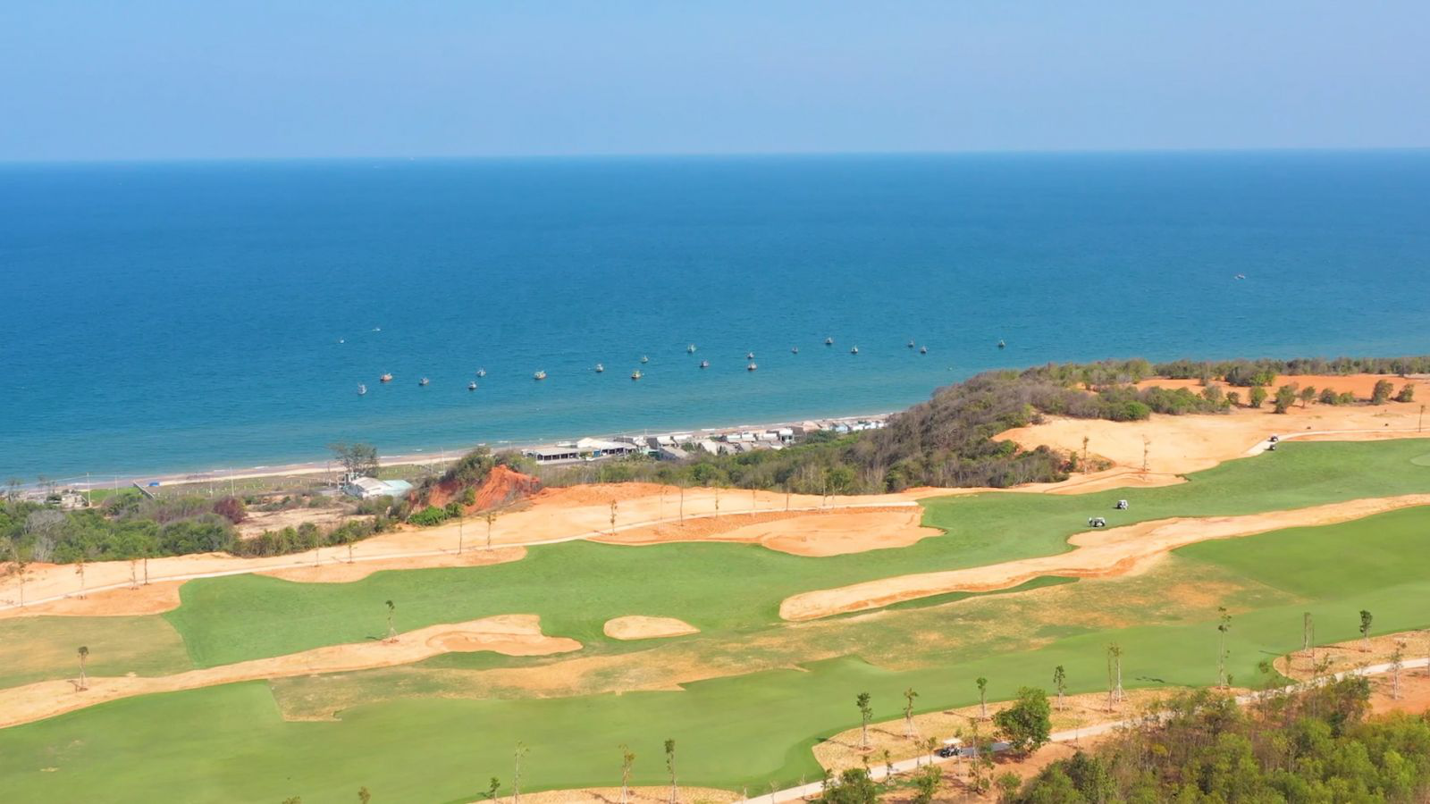 Cụm sân Golf PGA độc quyền 36 hố thuộc chuỗi sân golf tiêu chuẩn quốc tế do Nova Golf Clubs vận hành và phát triển tại NovaWorld Phan Thiet Bình Thuận.