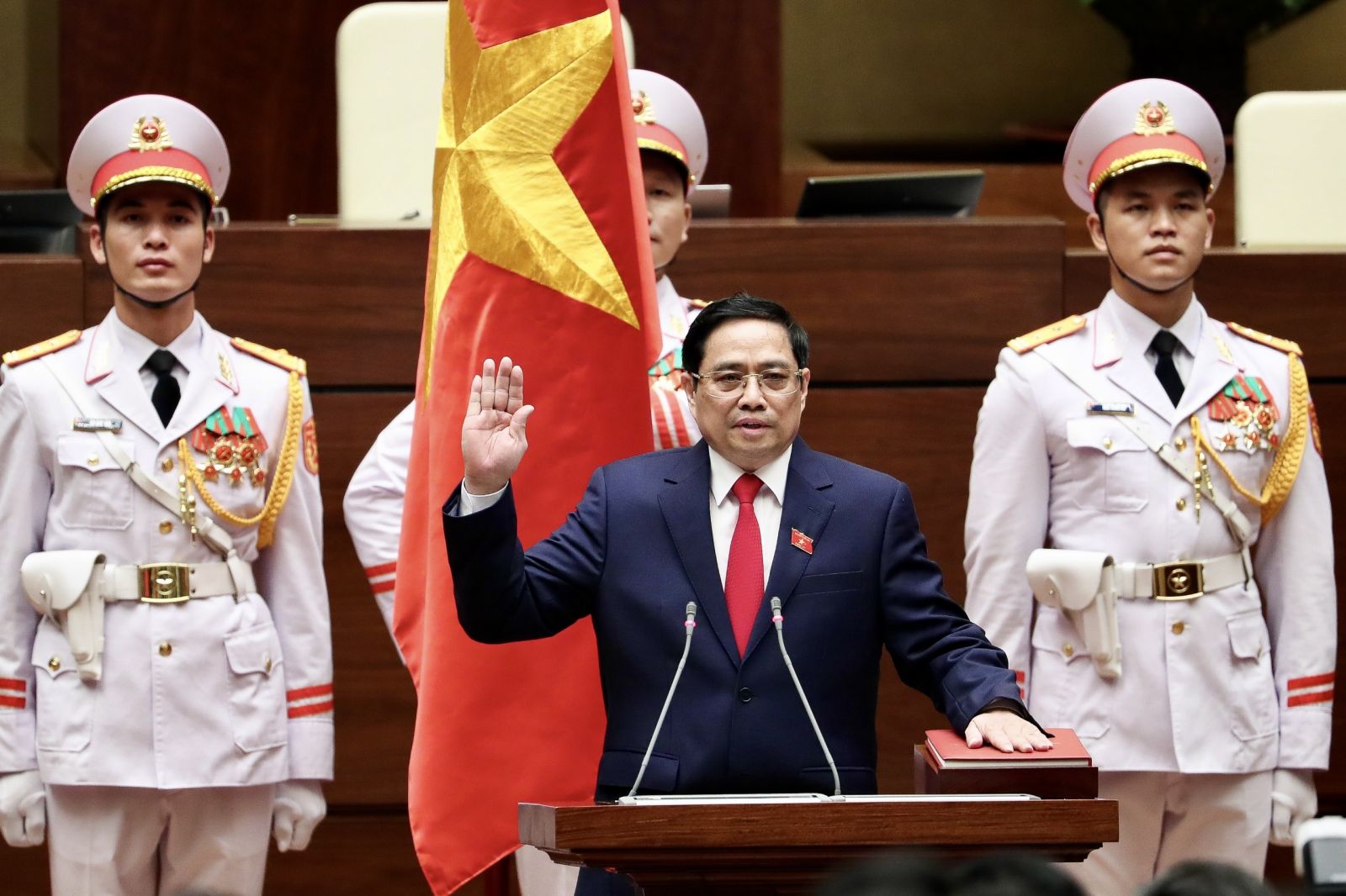Thủ tướng Chính phủ Phạm Minh Chính thực hiện nghi lễ tuyên thệ