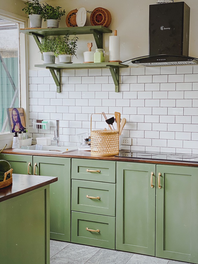 Màu xanh lá cây khiến nhà bếp trở nên tươi mới, ấm cúng hơn