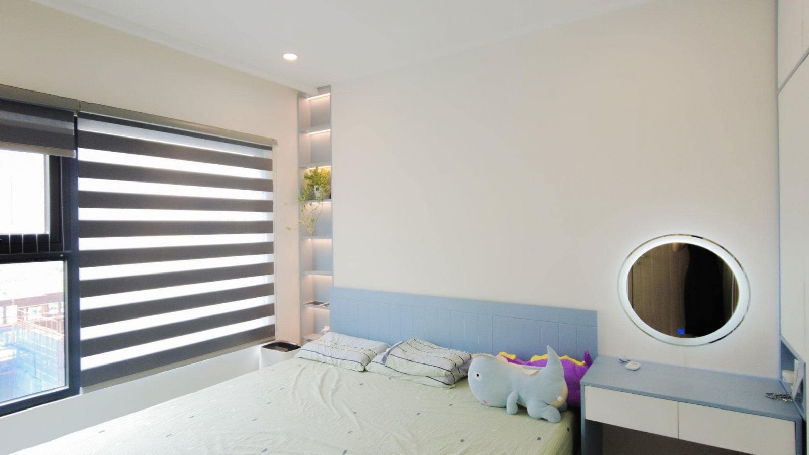 Căn hộ mang phong cách hiện đại, phòng ngủ bằng vách kính