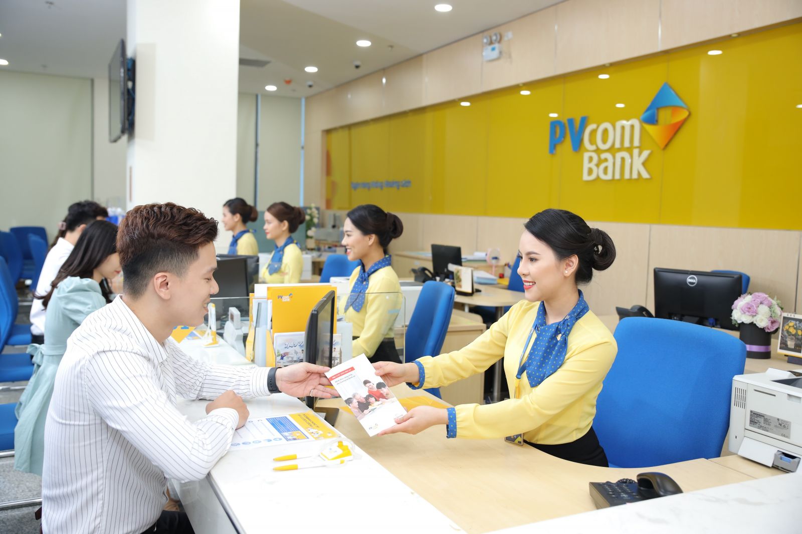 PVcomBank – Ngân hàng không khoảng cách