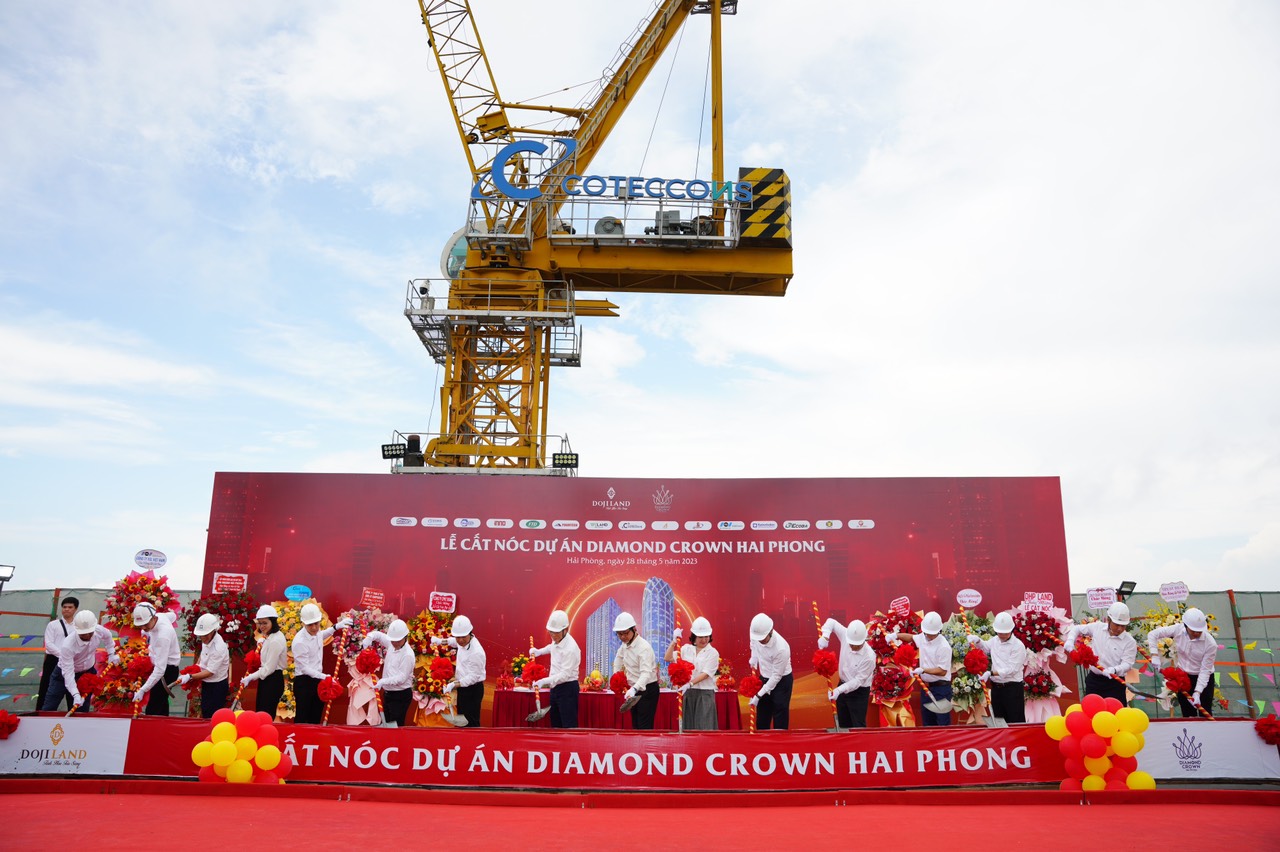 Sự kiện cất nóc Diamond Crown Hai Phong đặt thêm mốc son trên hành trình khẳng định uy tín và đẳng cấp của thương hiệu DOJILAND trên thị trường bất động sản.