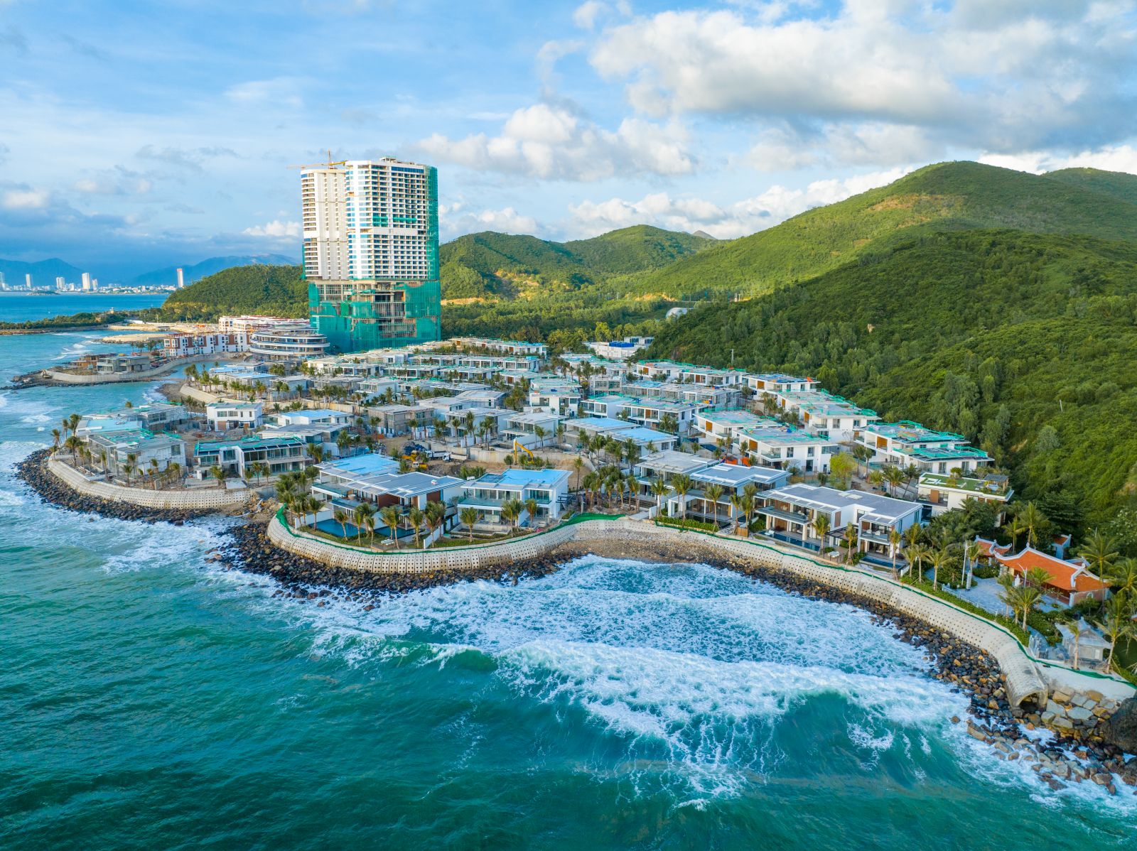 Khu nghỉ dưỡng đẳng cấp ven biển đặc biệt thu hút khách du lịch, đặc biệt là du khách nước ngoài.