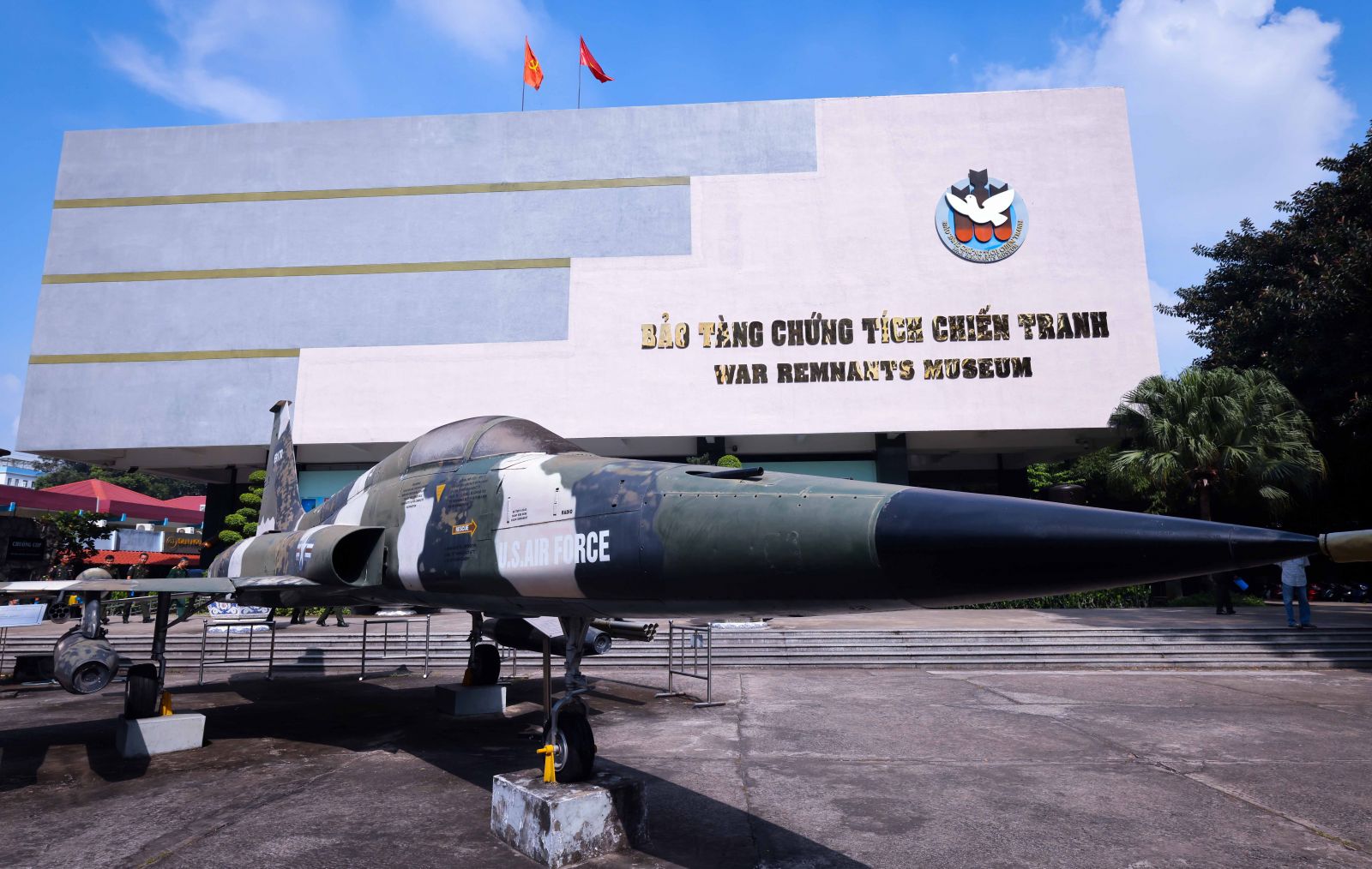Bảo tàng Chứng tích chiến tranh trên đường Võ Văn Tần (quận 3) là điểm đến với nhiều tư liệu, hiện vật giới thiệu quá trình thực dân Pháp và quân đội Mỹ tiến hành chiến tranh xâm lược Việt Nam.