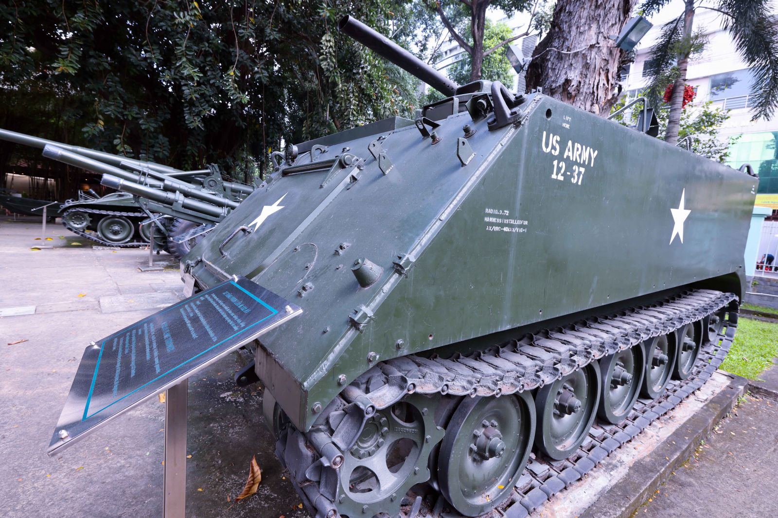 Các loại xe tăng phun lửa, xe tăng hạng nhẹ có thể chạy trên nhiều địa hình như đường nhựa, đồng ruộng, đất gồ ghề hoặc lội nước như xe tăng phun lửa mang tên M132-A1 trong ảnh.