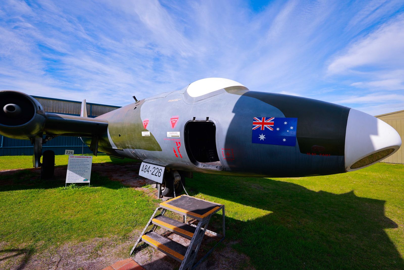 Máy bay ném bom hạng nặng G.A.F Canberra MK 20 sản xuất năm 1953 lần đầu tiên sử dụng trong lực lượng không quân Hoàng gia Úc cho đến năm 1971, trước khi được đưa về Bảo tàng năm 2016.