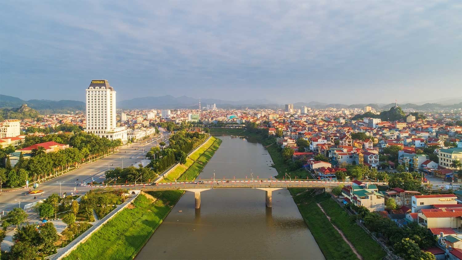 Lạng Sơn đẩy mạnh phát triển hạ tầng giao thông, lấy xuất nhập khẩu làm động lực tăng trưởng