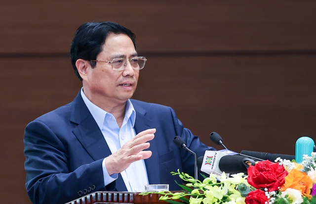 Thủ tướng Phạm Minh Chính phát biểu kết luận cuộc làm việc của Thường trực Chính phủ với Ban Thường vụ Thành ủy Hà Nội. (Ảnh: VGP/Nhật Bắc)