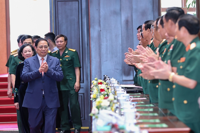 Thủ tướng Phạm Minh Chính chủ trì cuộc làm việc của Thường trực Chính phủ với Ban Thường vụ Thành ủy Hà Nội. (Ảnh: VGP/Nhật Bắc)