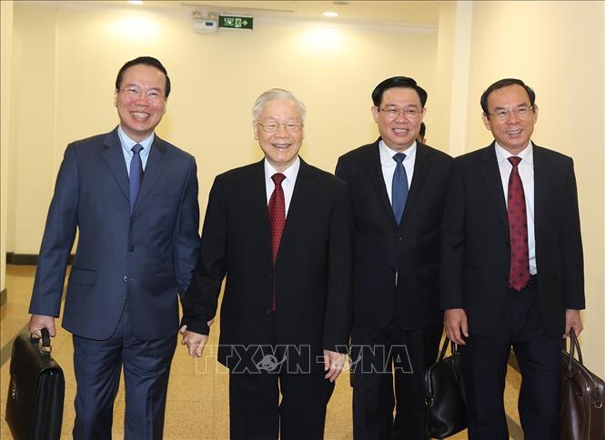Tổng Bí thư Nguyễn Phú Trọng và các đồng chí lãnh đạo Đảng, Nhà nước đến dự hội nghị. Ảnh: Trí Dũng/TTXVN