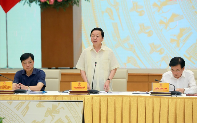 Phó Thủ tướng Trần Hồng Hà: Chuyển đổi số là xu hướng không thể đảo ngược, các bộ, ngành có trách nhiệm tiên phong, dẫn dắt. (Ảnh: VGP/Minh Khôi)
